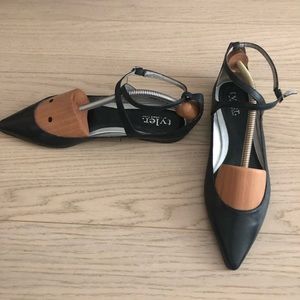Richard Tyler pointy toe black flats